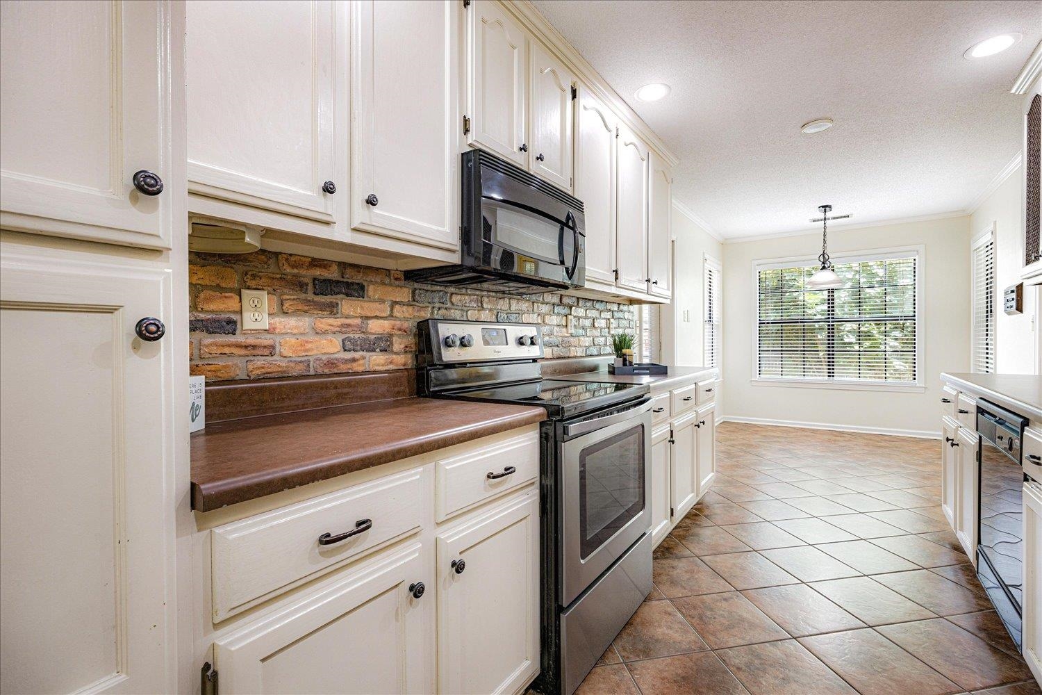 6640 LAUREL VALLEY DR