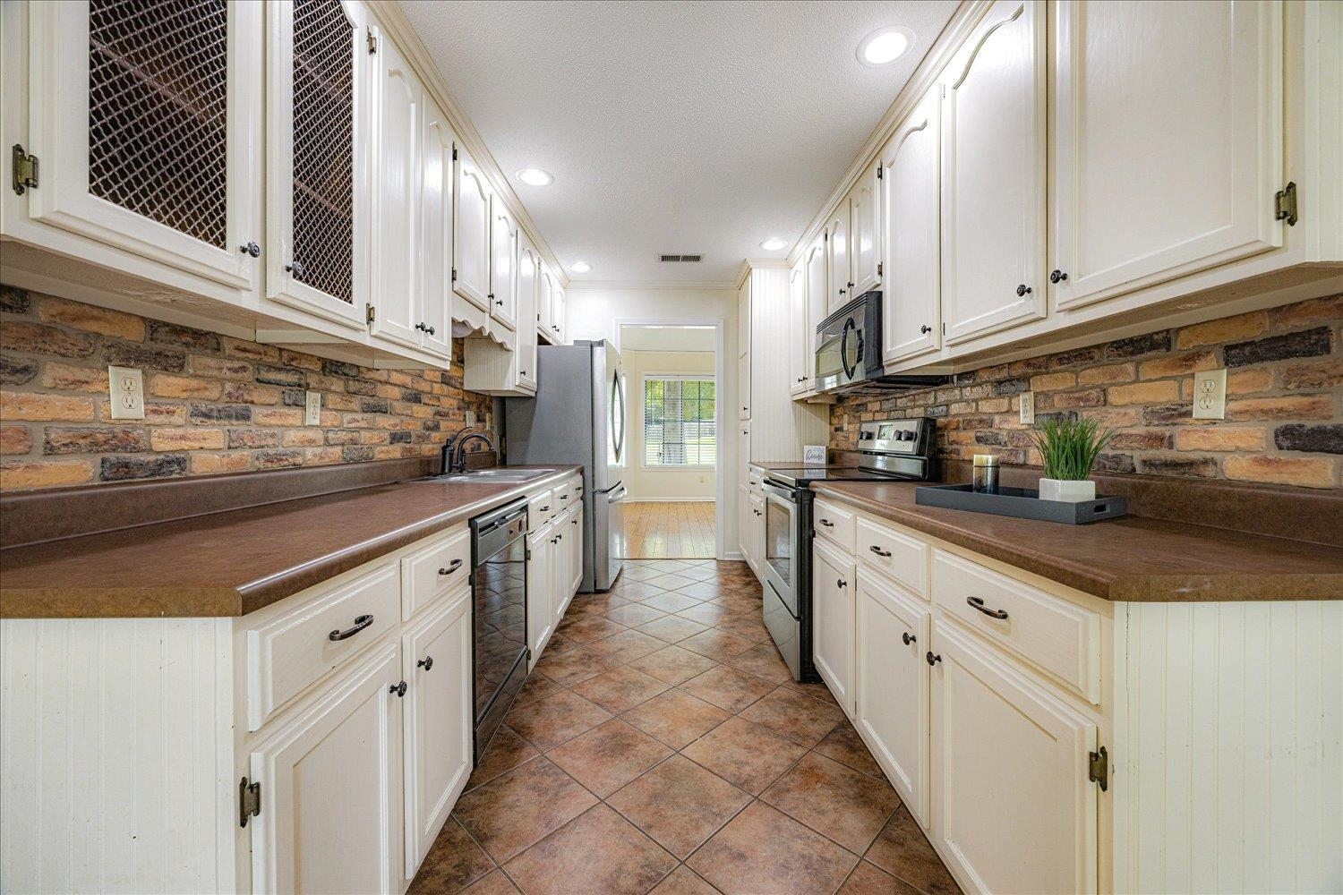 6640 LAUREL VALLEY DR