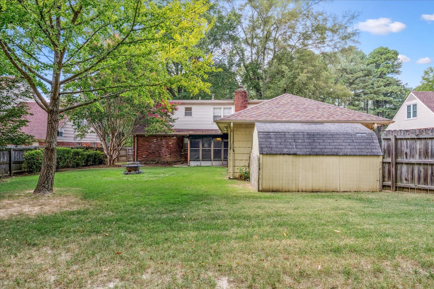 8043 FARMINGTON BLVD