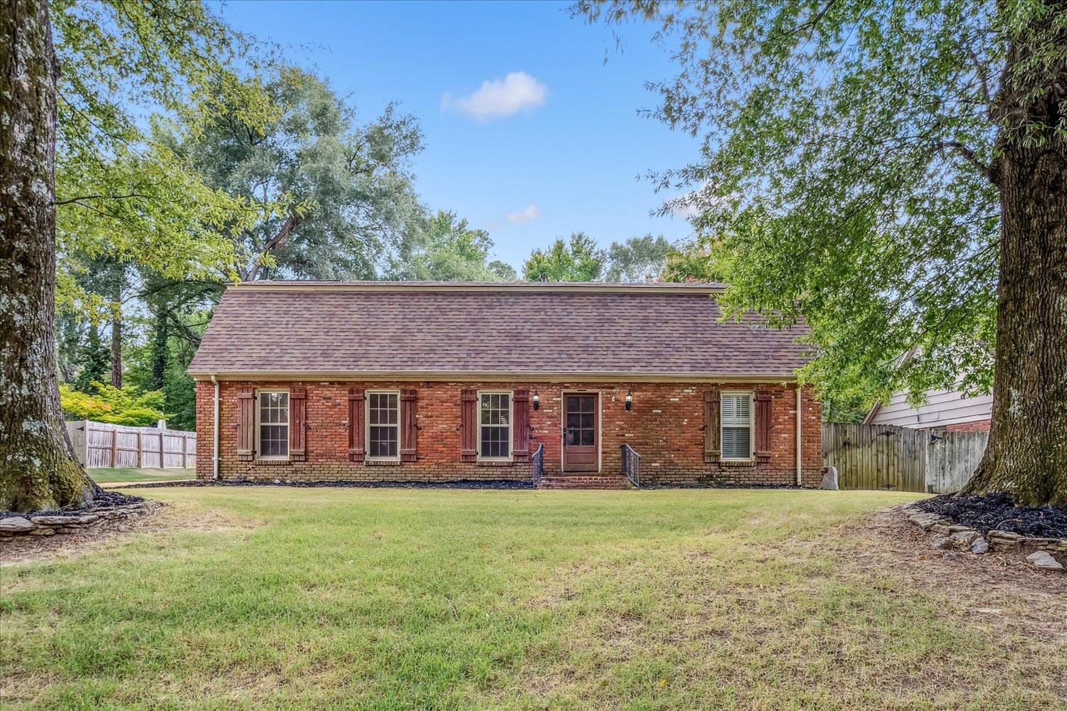 8043 FARMINGTON BLVD