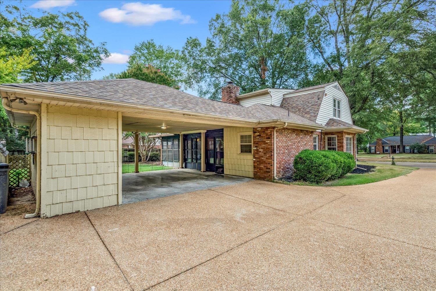 8043 FARMINGTON BLVD