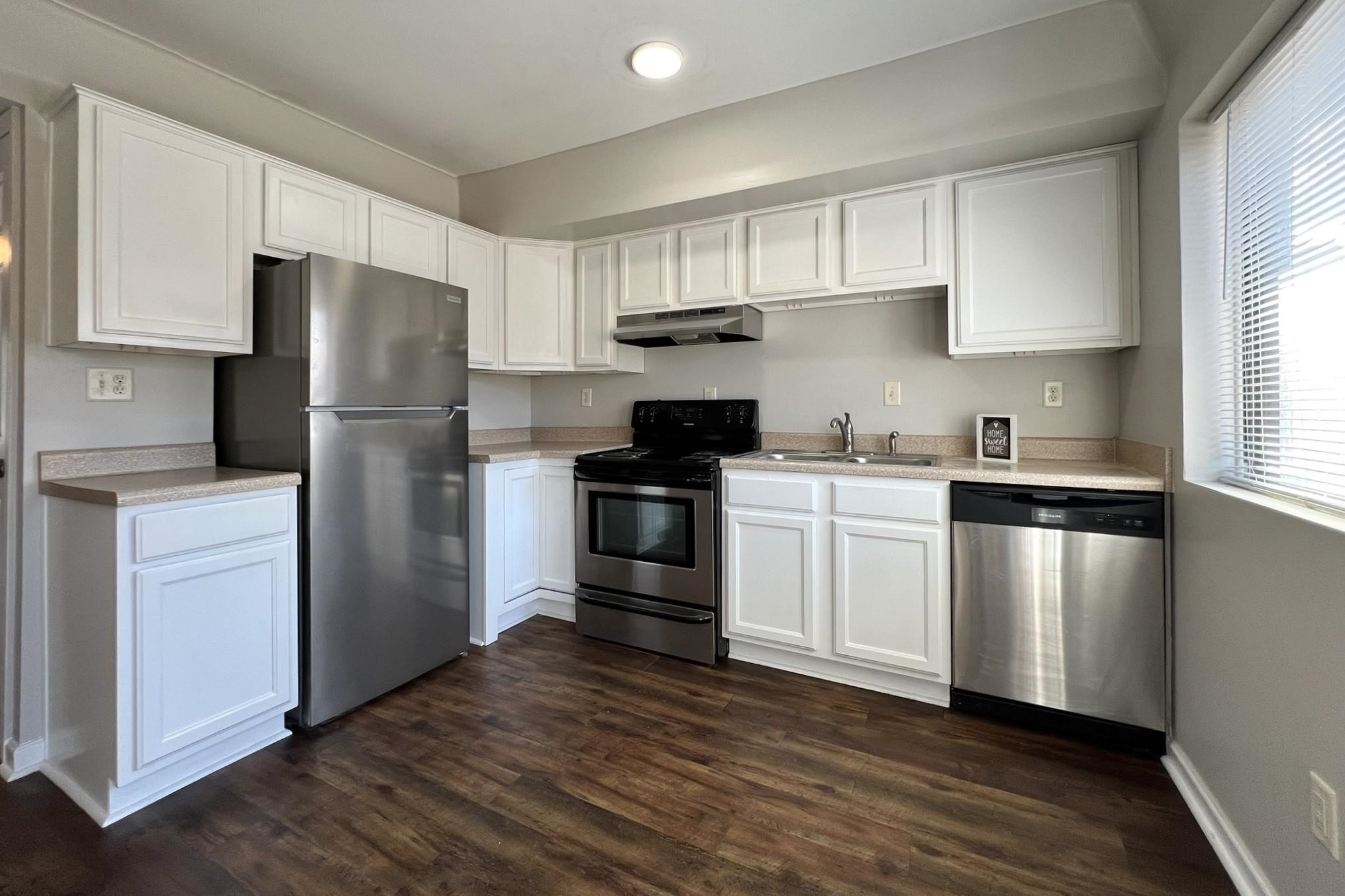 1873 POPLAR WOODS CIR E