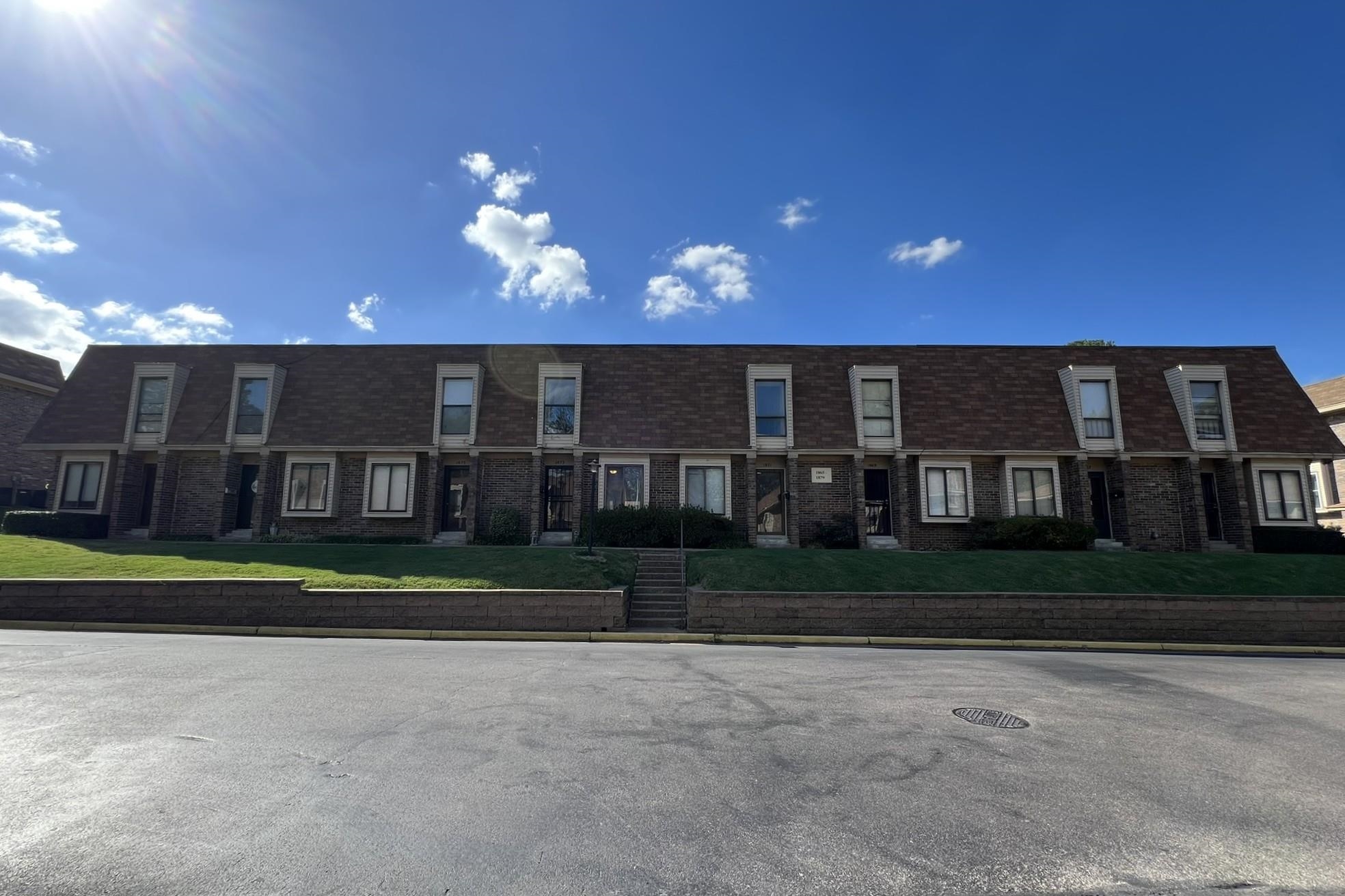 1873 POPLAR WOODS CIR E