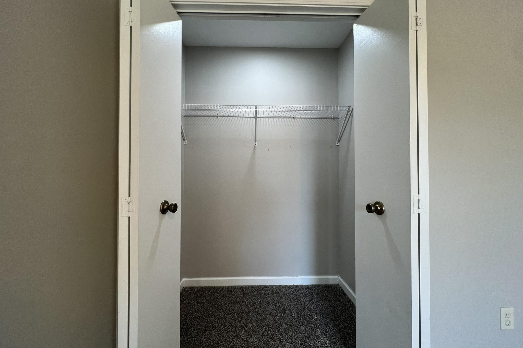 1873 POPLAR WOODS CIR E