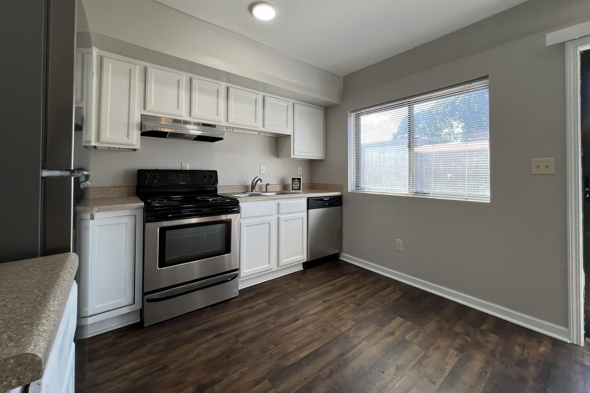 1873 POPLAR WOODS CIR E