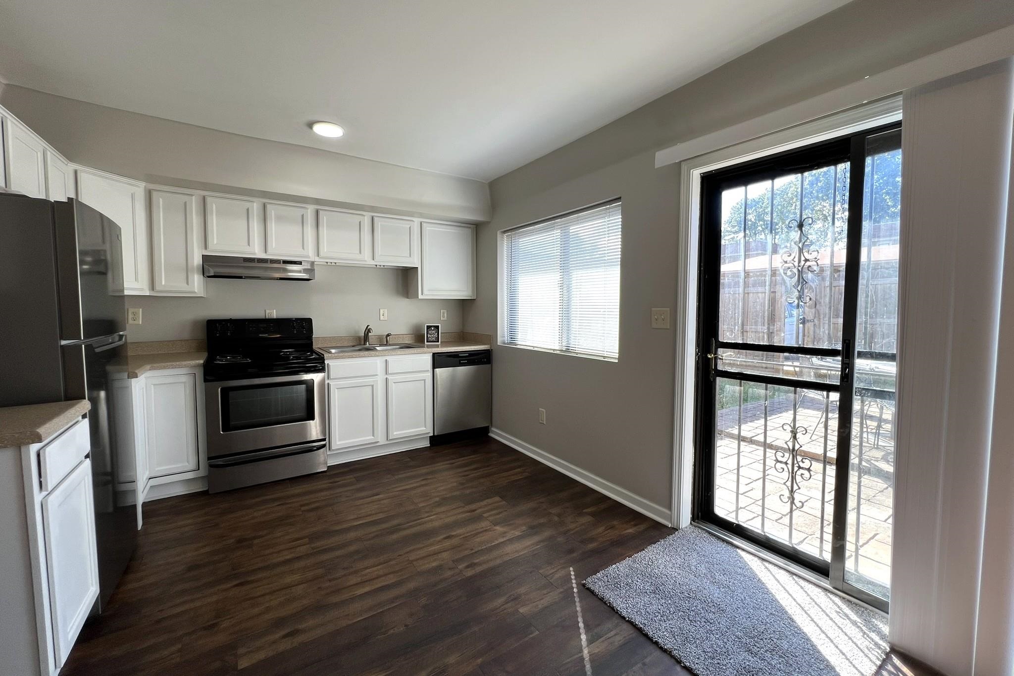 1873 POPLAR WOODS CIR E