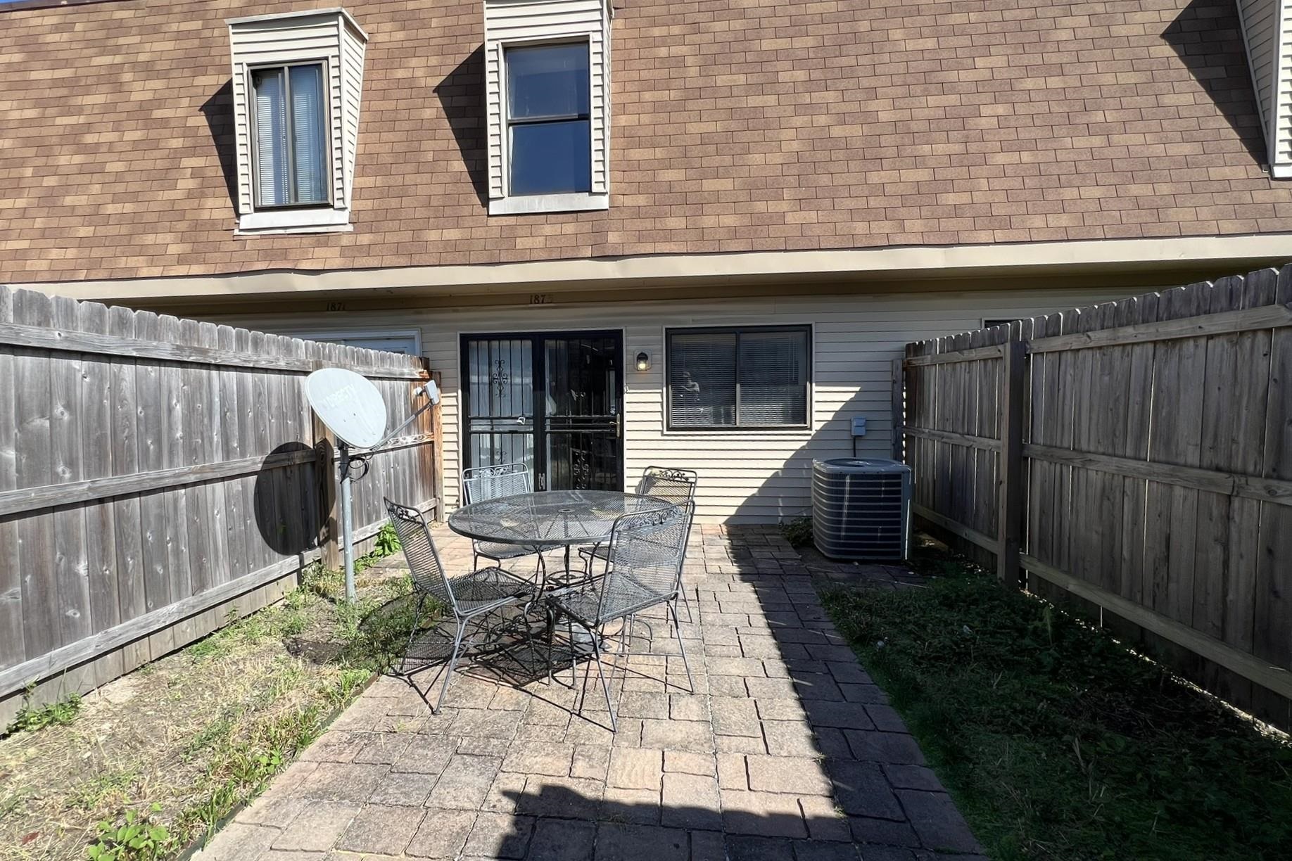 1873 POPLAR WOODS CIR E