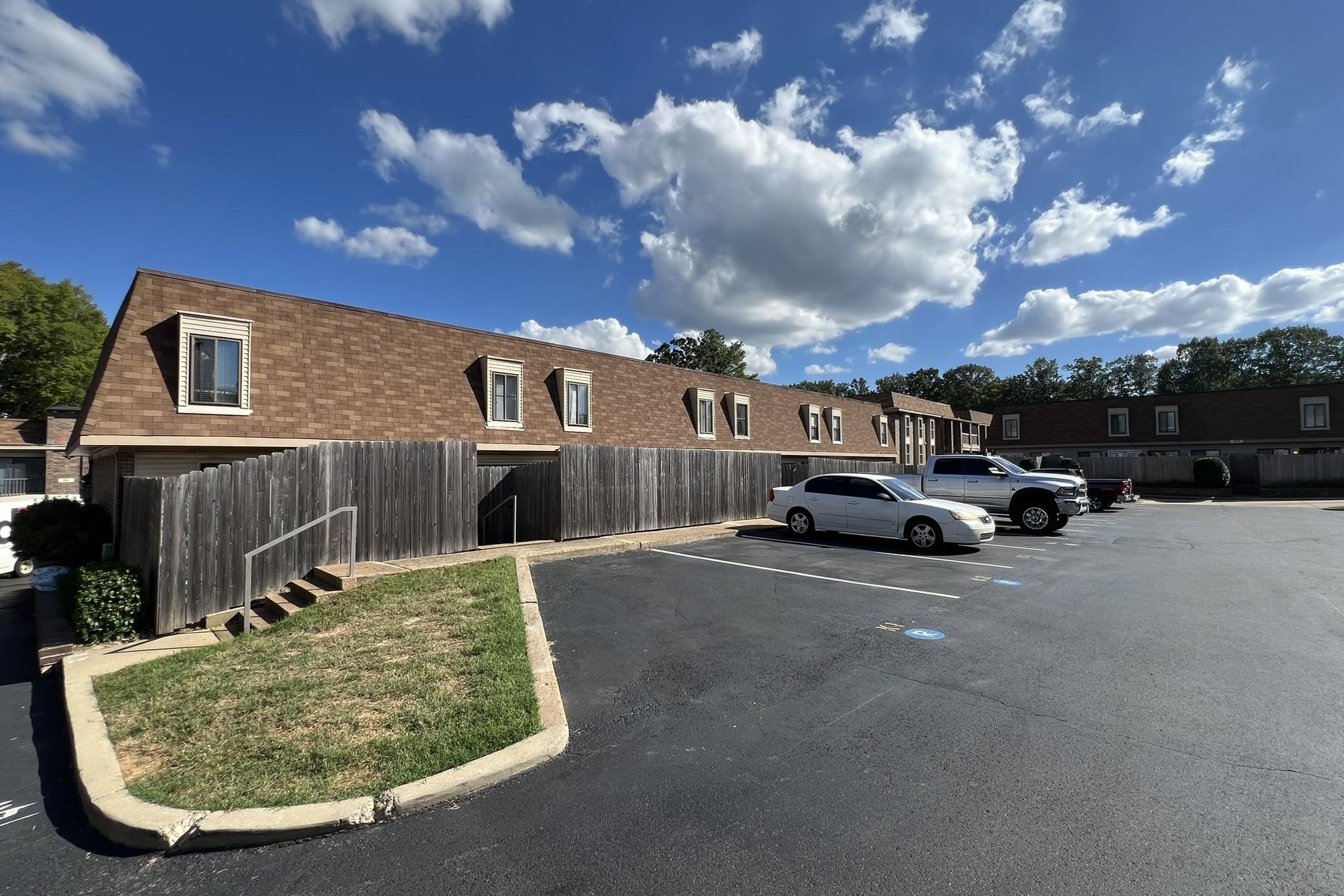 1873 POPLAR WOODS CIR E