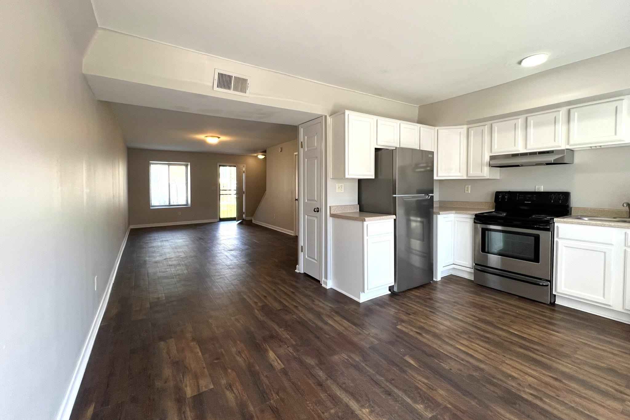 1873 POPLAR WOODS CIR E