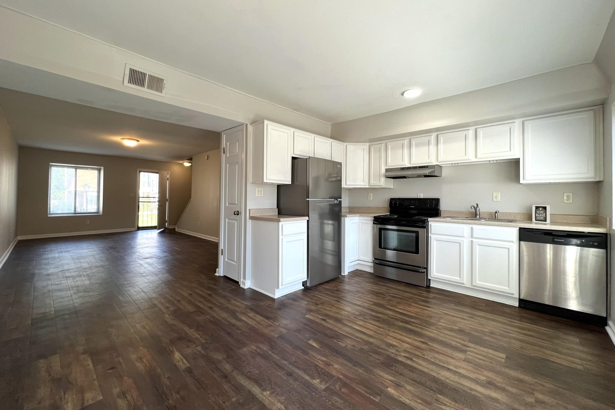 1873 POPLAR WOODS CIR E