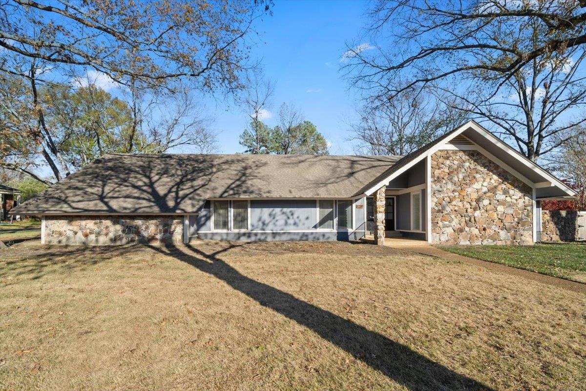 2220 HICKORY CREST DR