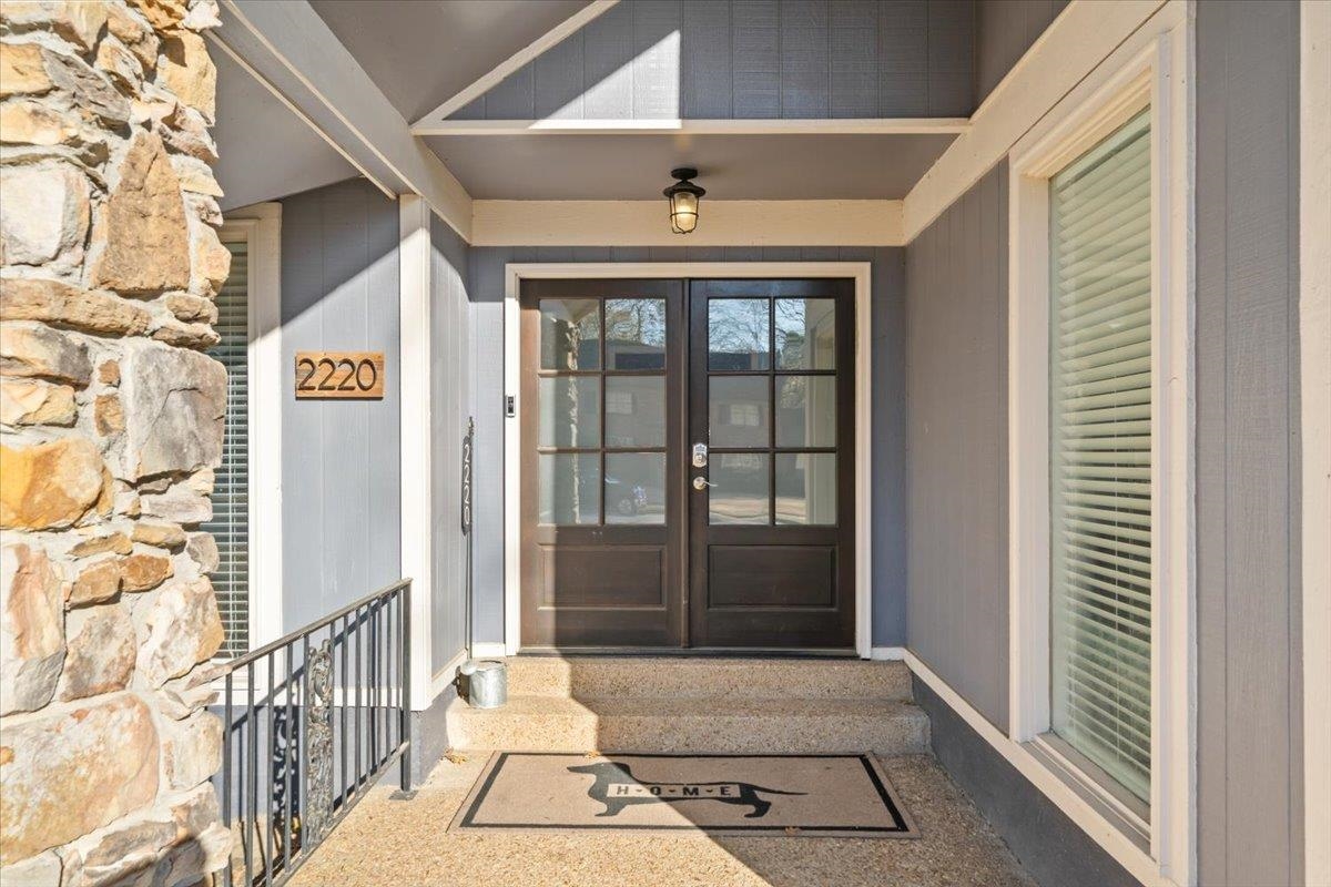 2220 HICKORY CREST DR