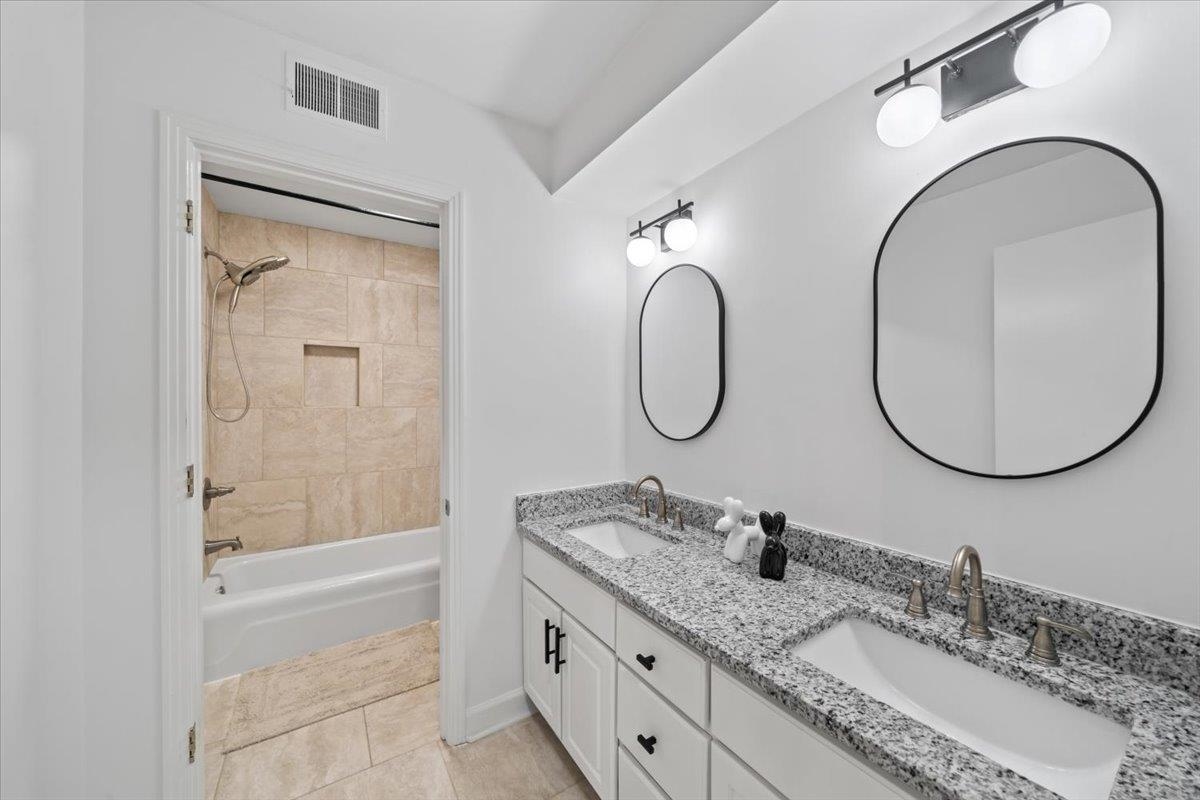 2220 HICKORY CREST DR