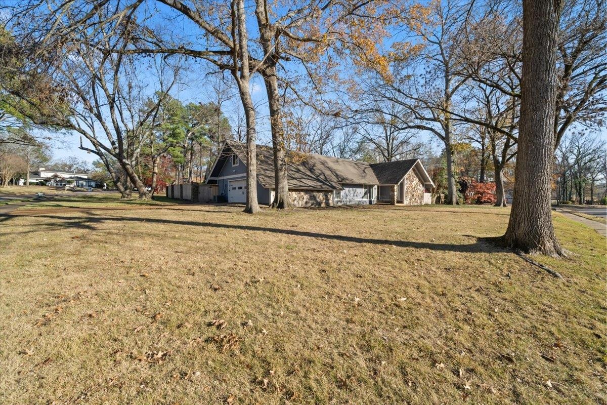 2220 HICKORY CREST DR