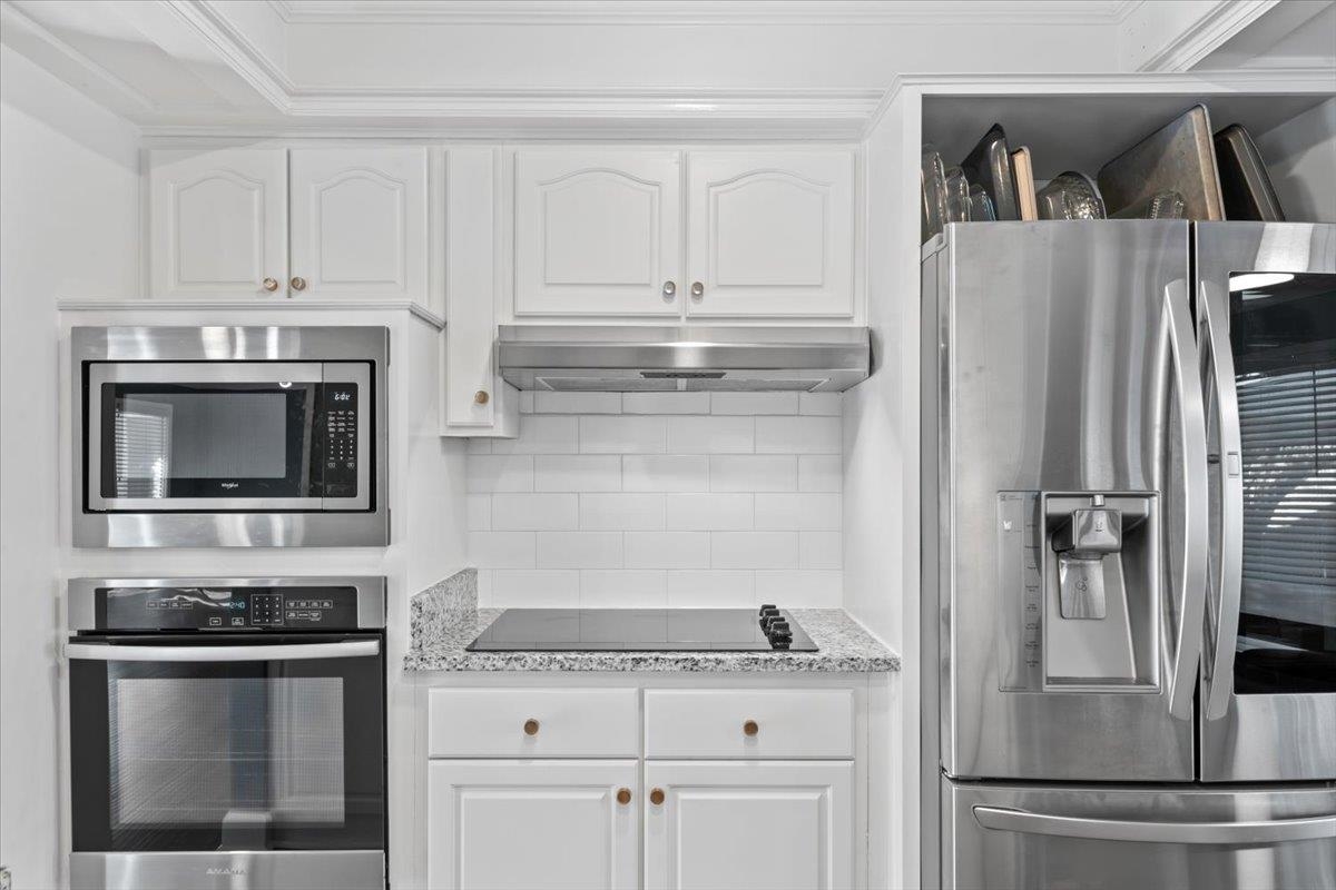 2220 HICKORY CREST DR