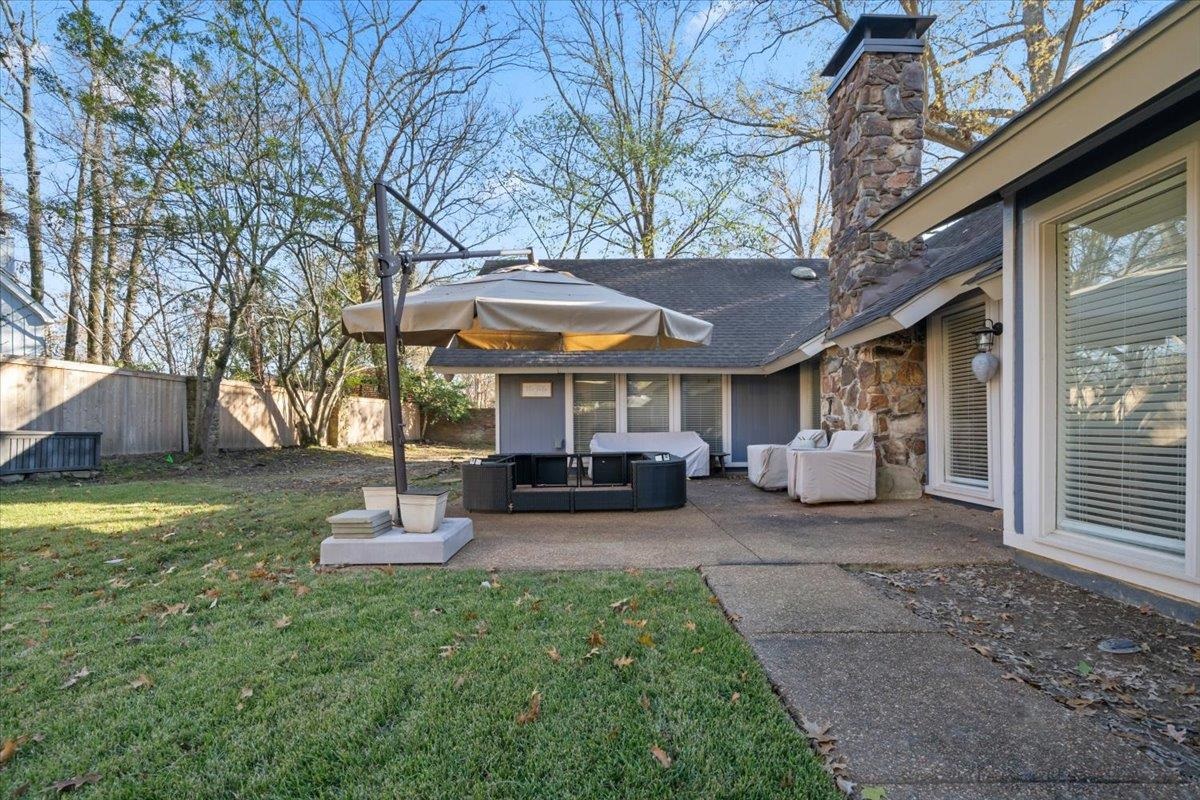 2220 HICKORY CREST DR