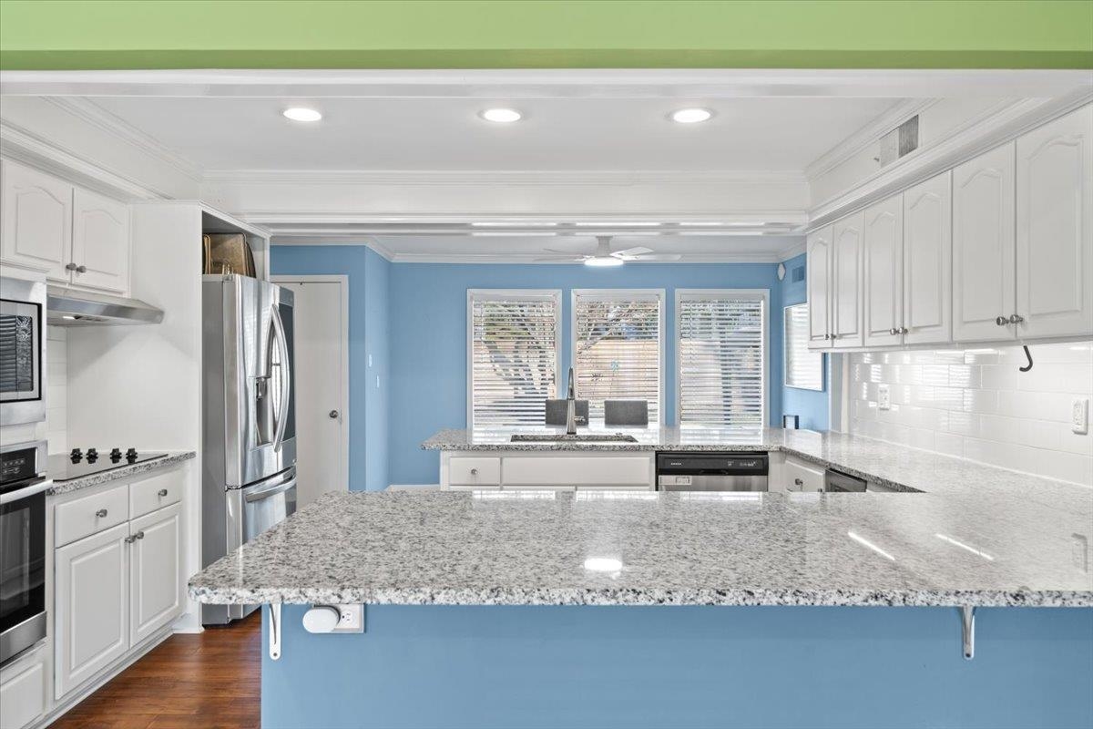 2220 HICKORY CREST DR