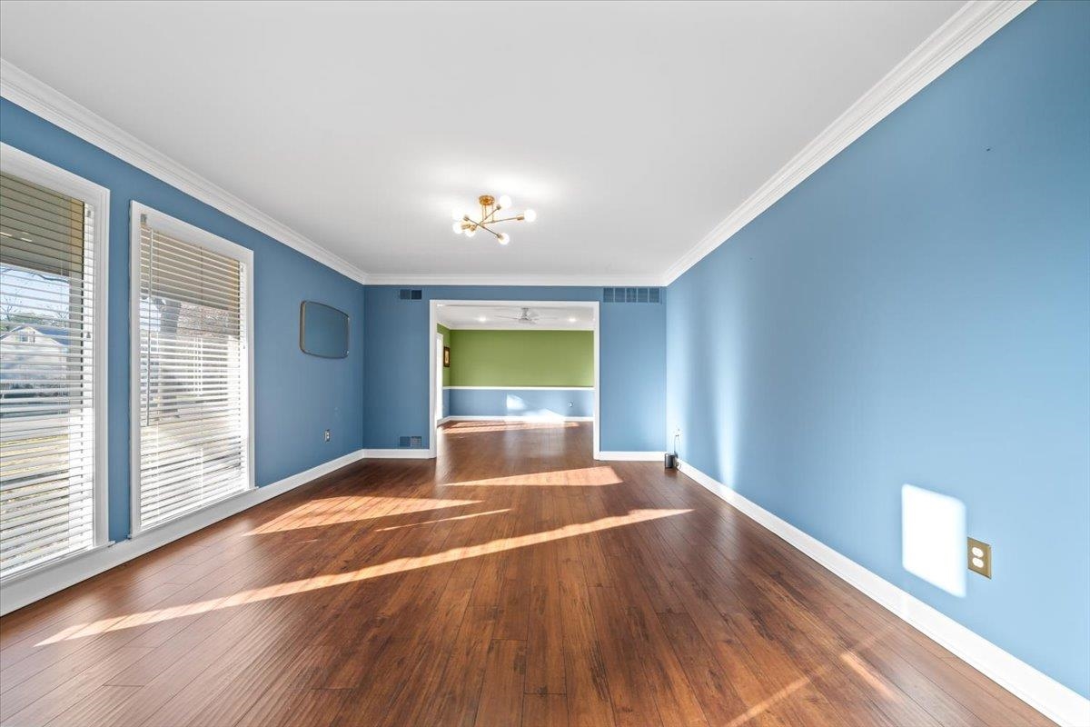 2220 HICKORY CREST DR