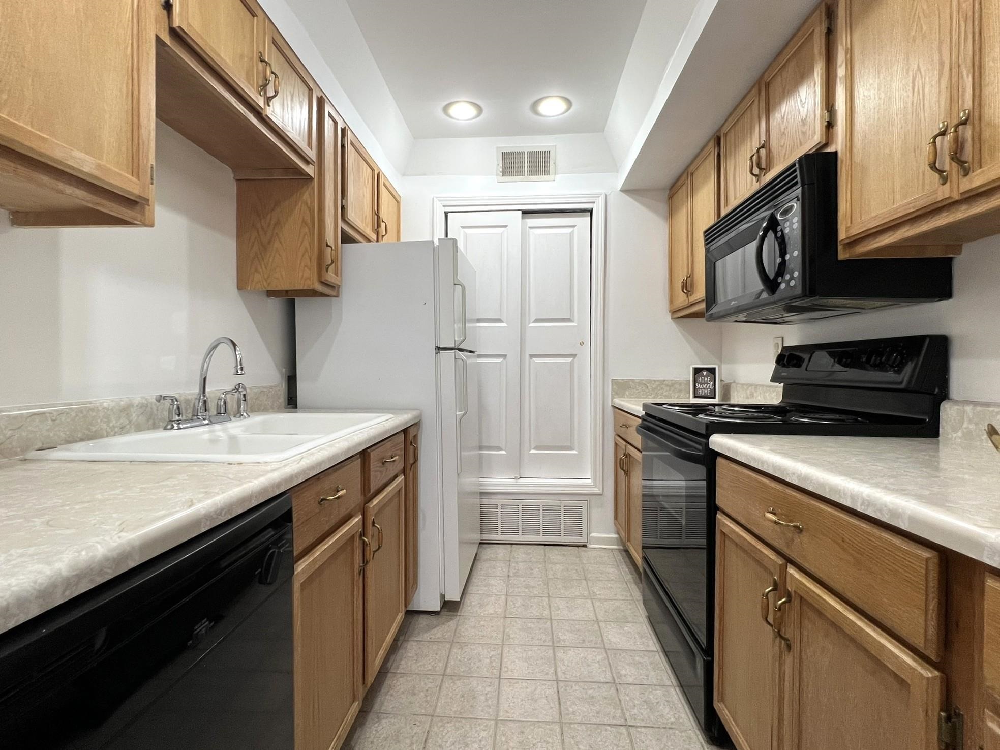 1207 MIDDLE CT Unit: 102