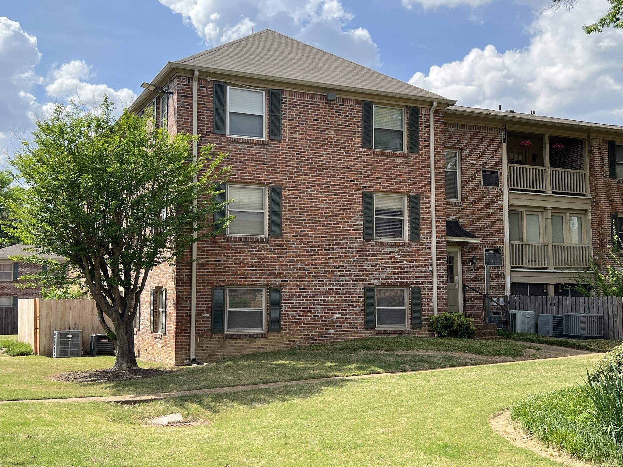 1207 MIDDLE CT Unit: 102