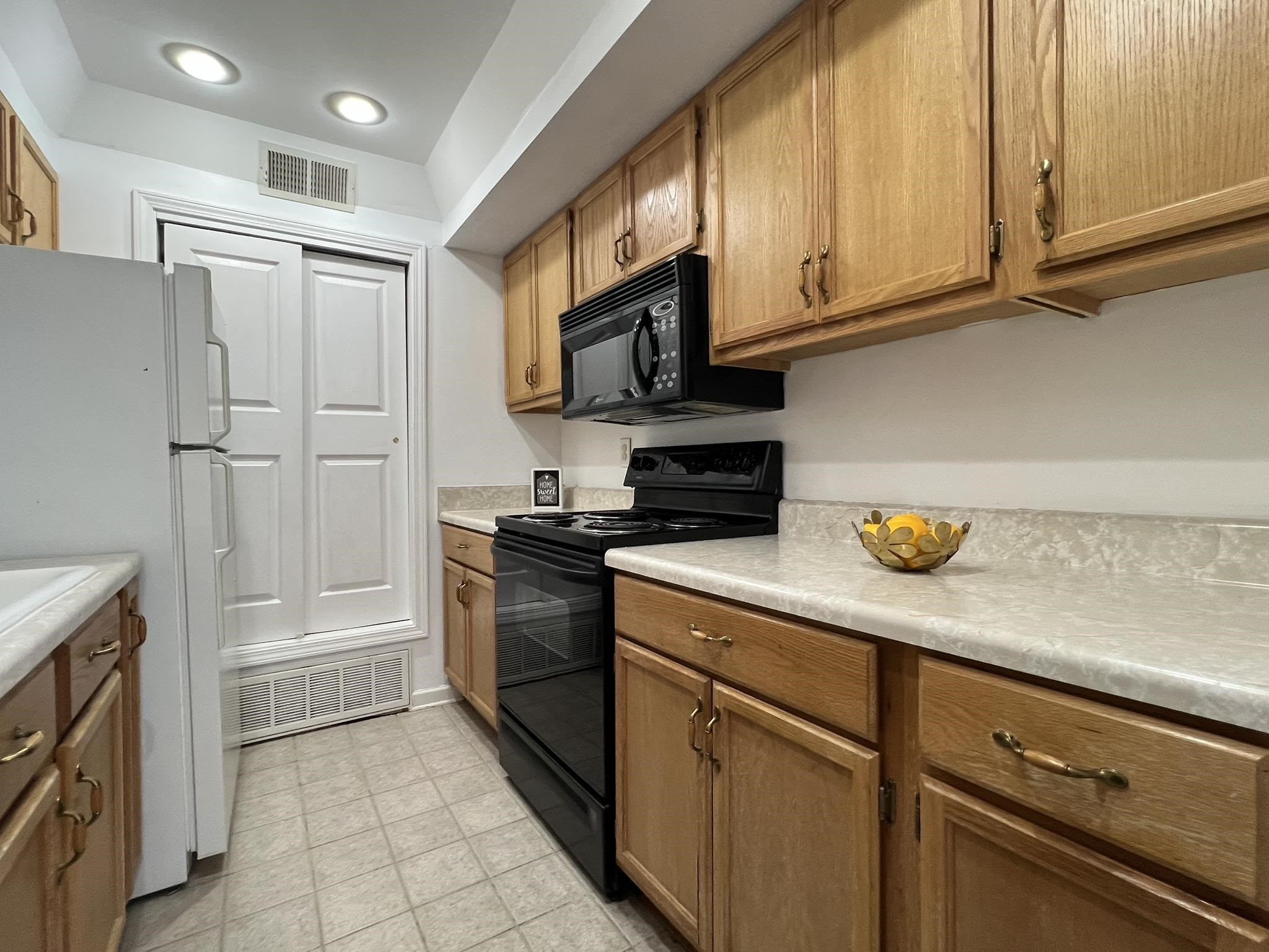 1207 MIDDLE CT Unit: 102