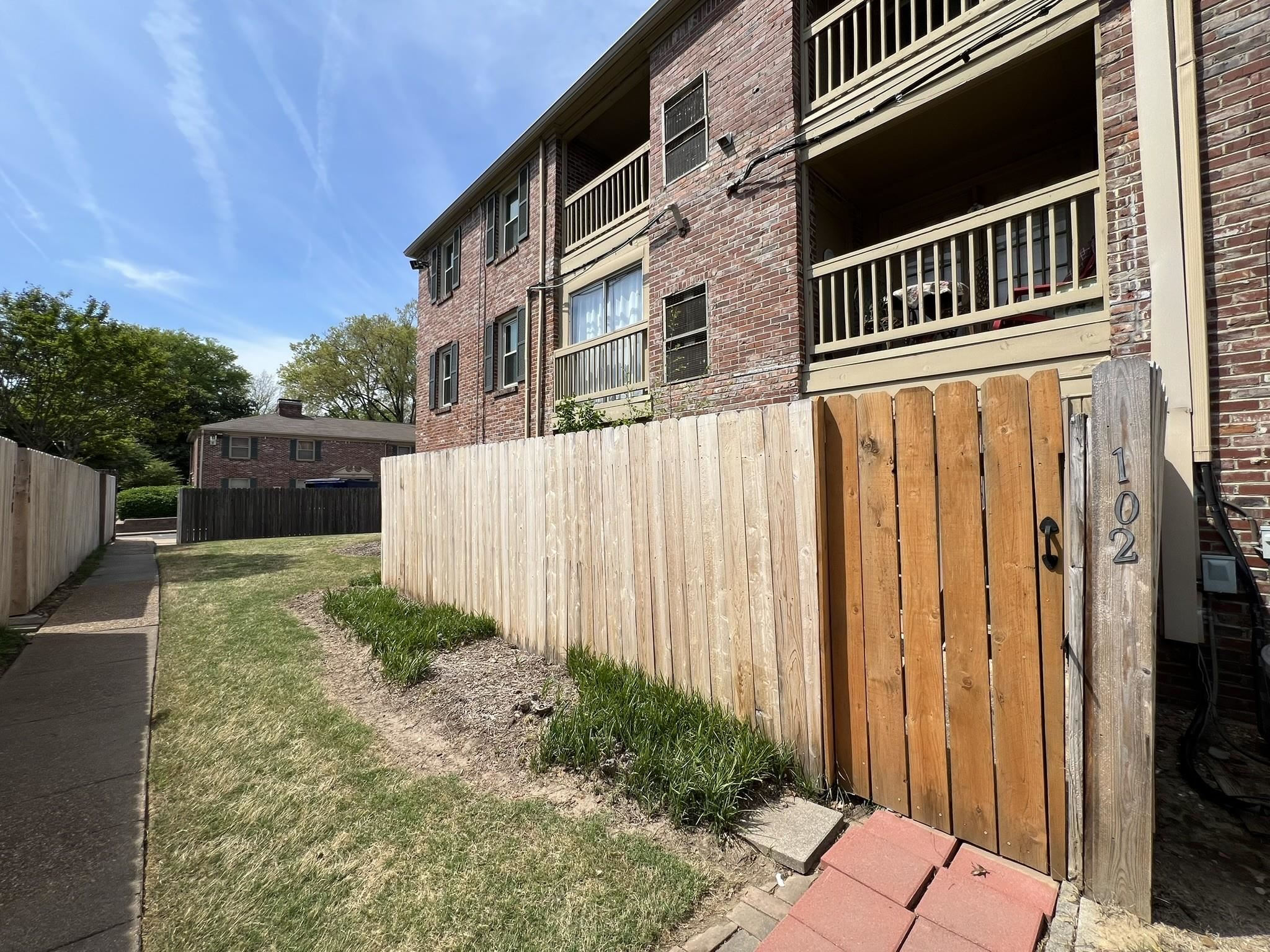 1207 MIDDLE CT Unit: 102