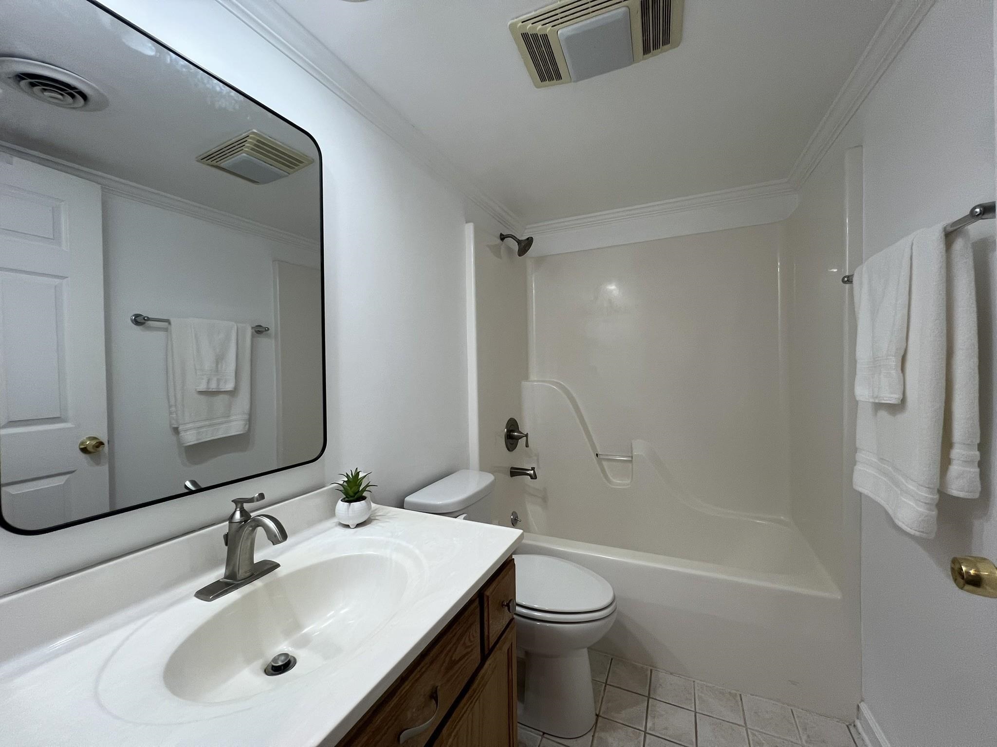 1207 MIDDLE CT Unit: 102