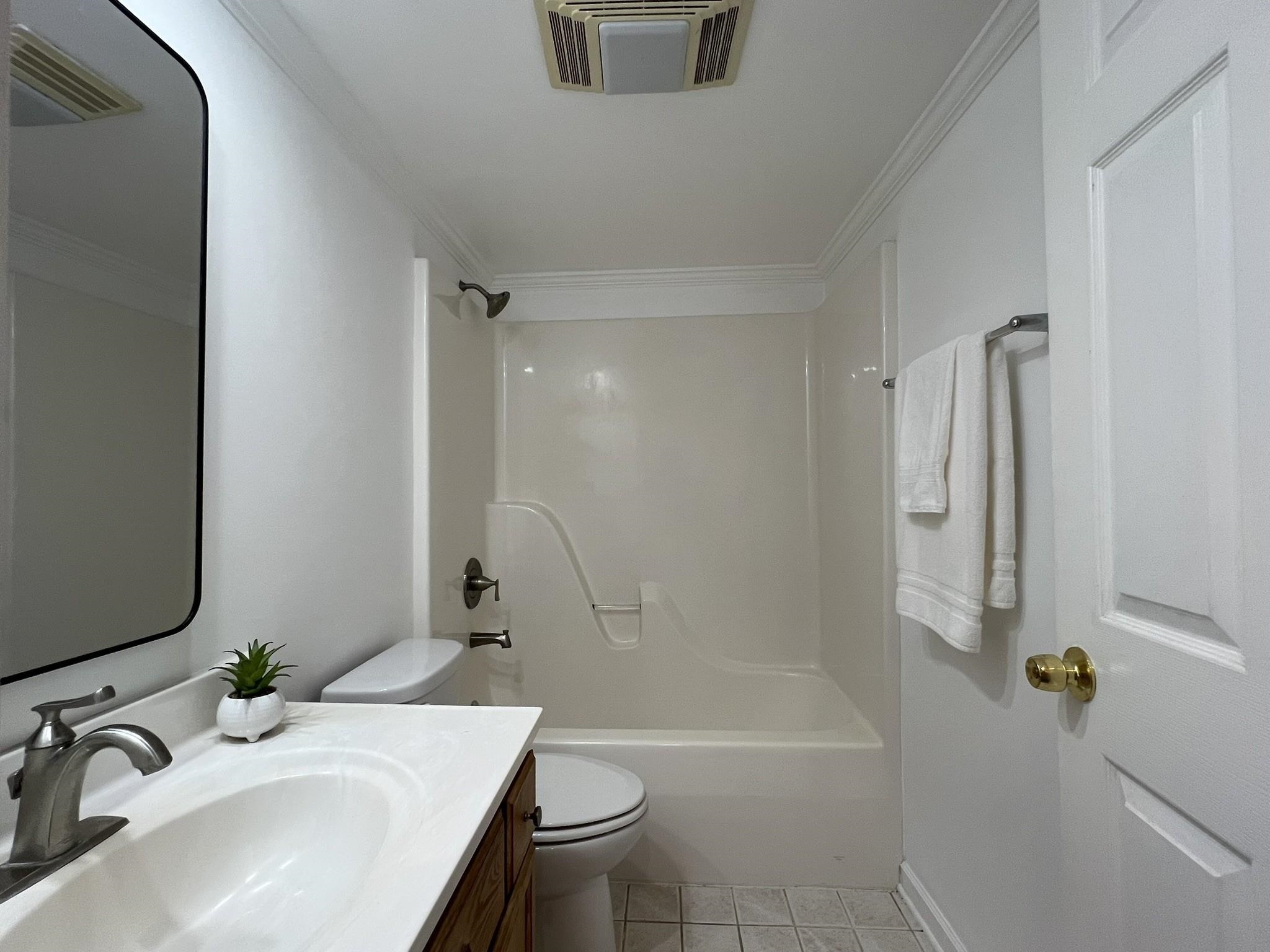 1207 MIDDLE CT Unit: 102