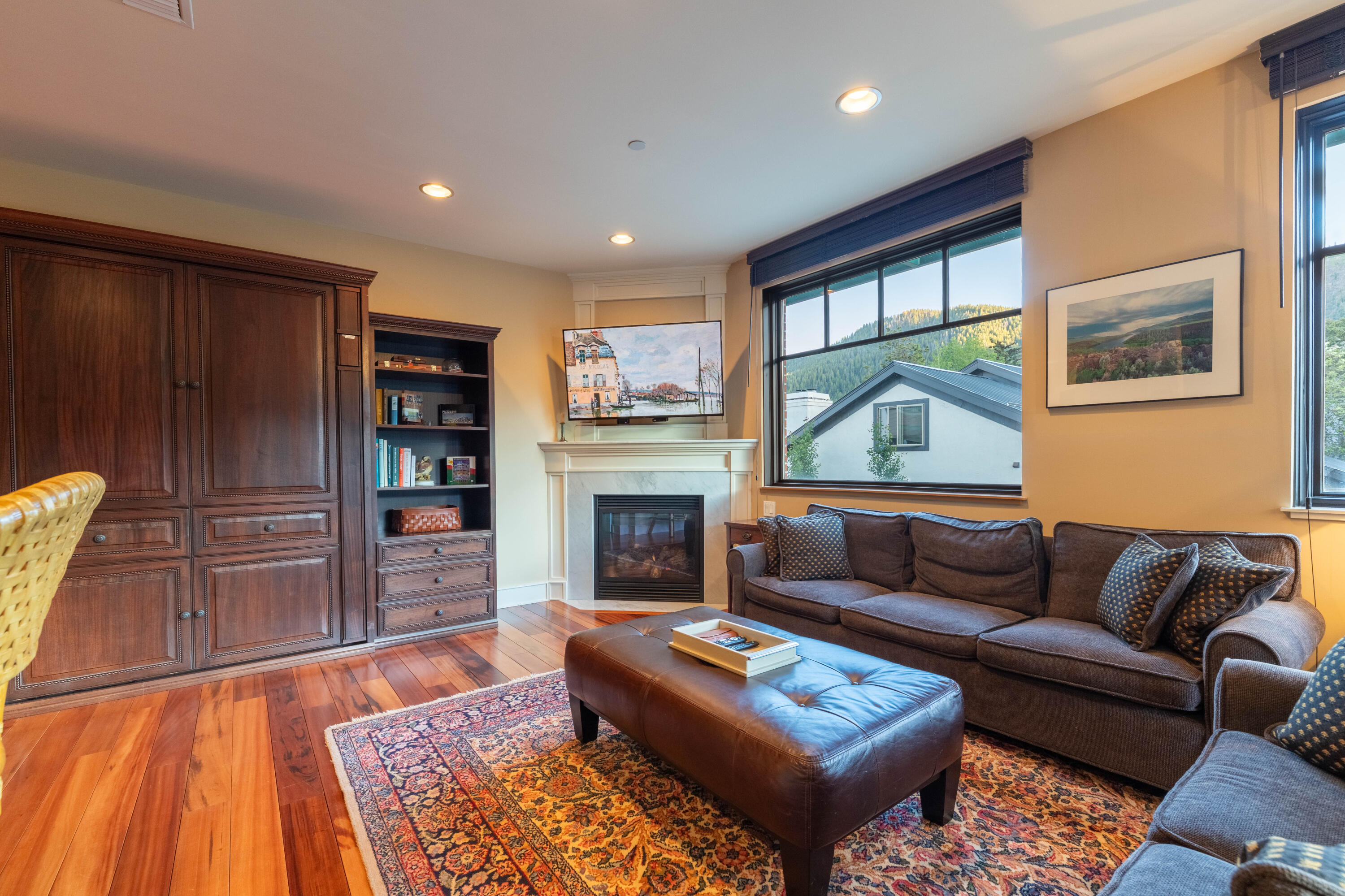 111 First Ave S 25