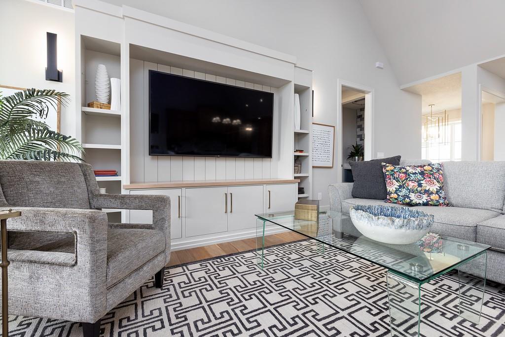 10205 N Bales Avenue