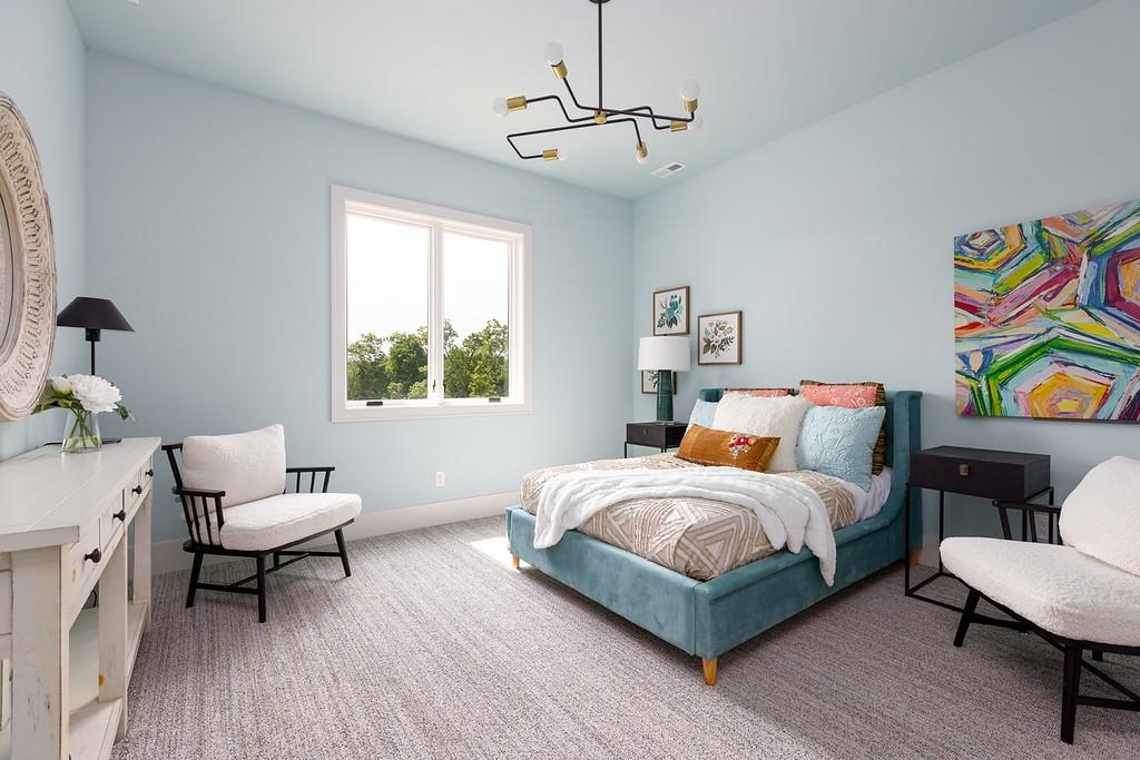 10205 N Bales Avenue