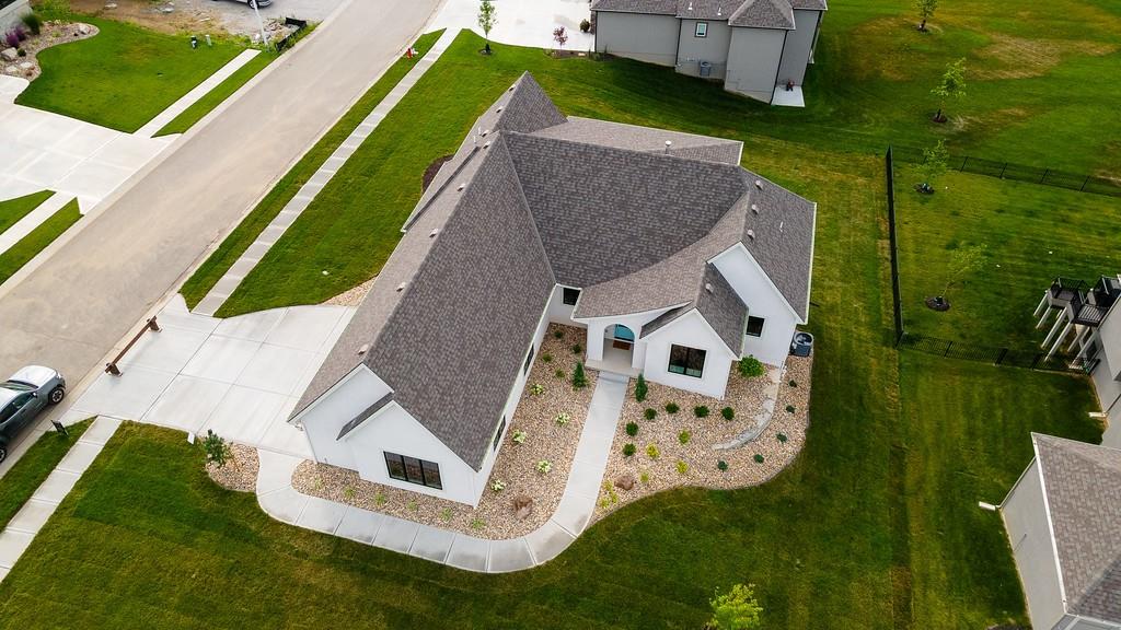 10205 N Bales Avenue