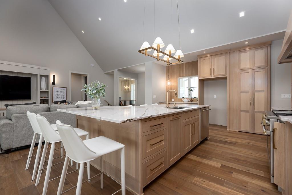 10205 N Bales Avenue