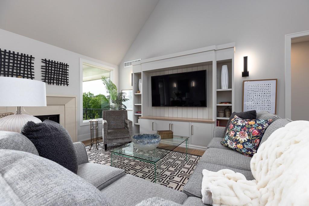 10205 N Bales Avenue