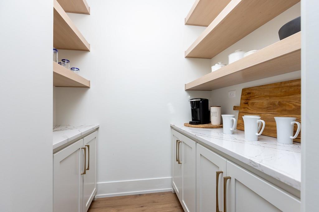 10205 N Bales Avenue