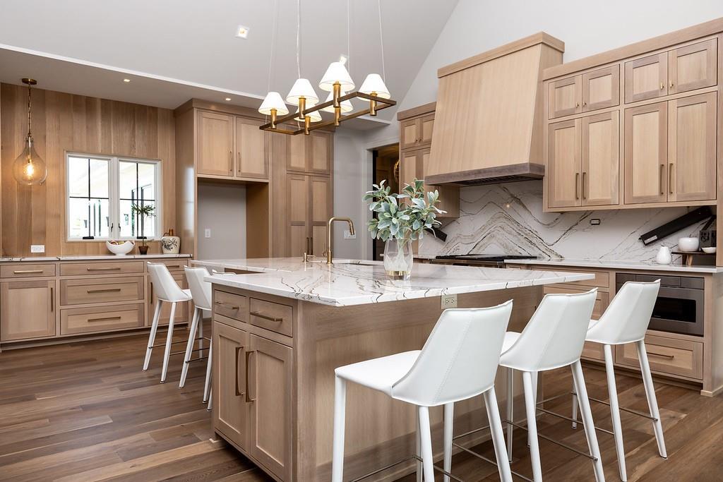 10205 N Bales Avenue