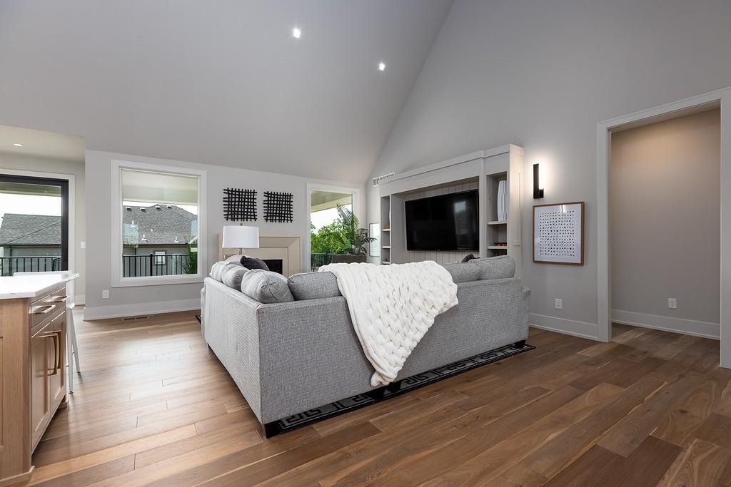 10205 N Bales Avenue