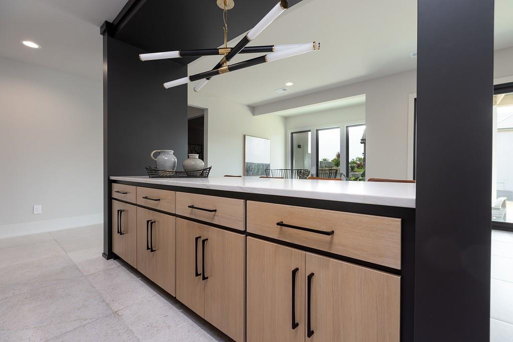 10205 N Bales Avenue