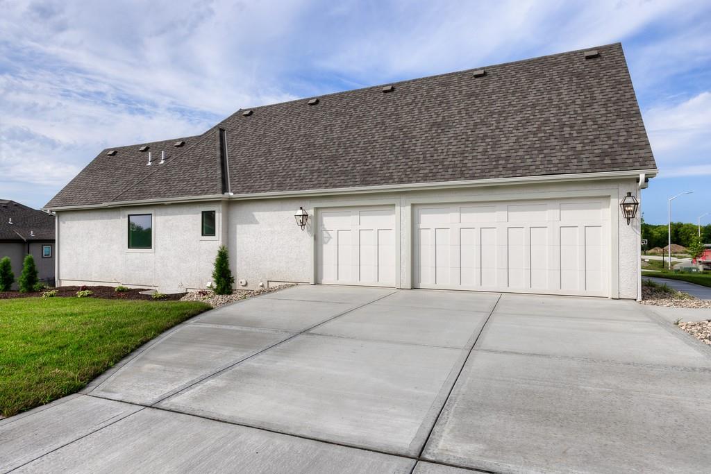 10205 N Bales Avenue