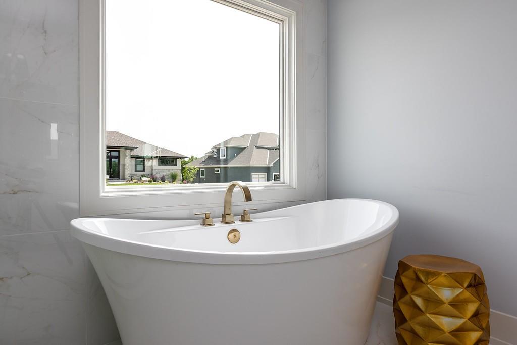 10205 N Bales Avenue