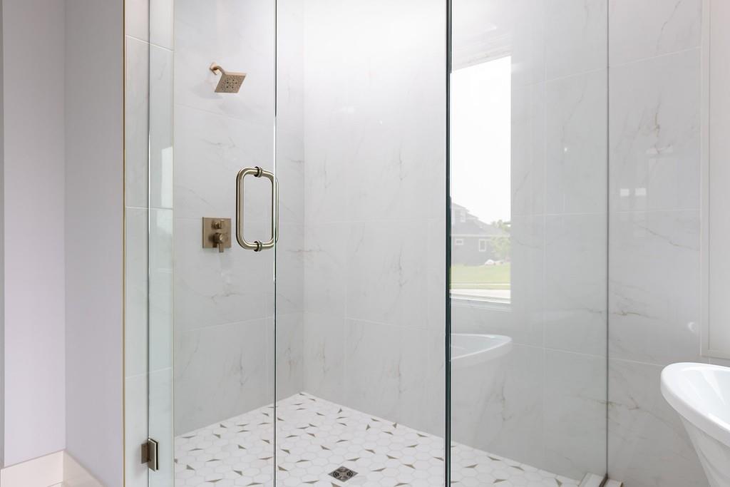 10205 N Bales Avenue