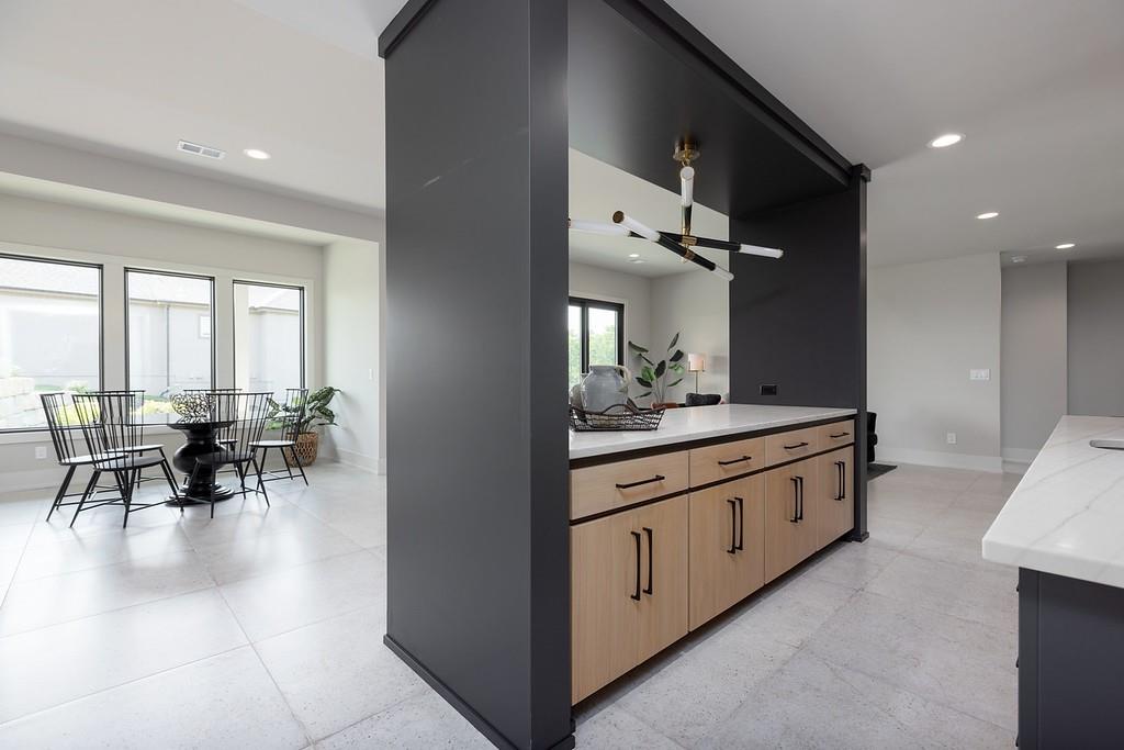 10205 N Bales Avenue