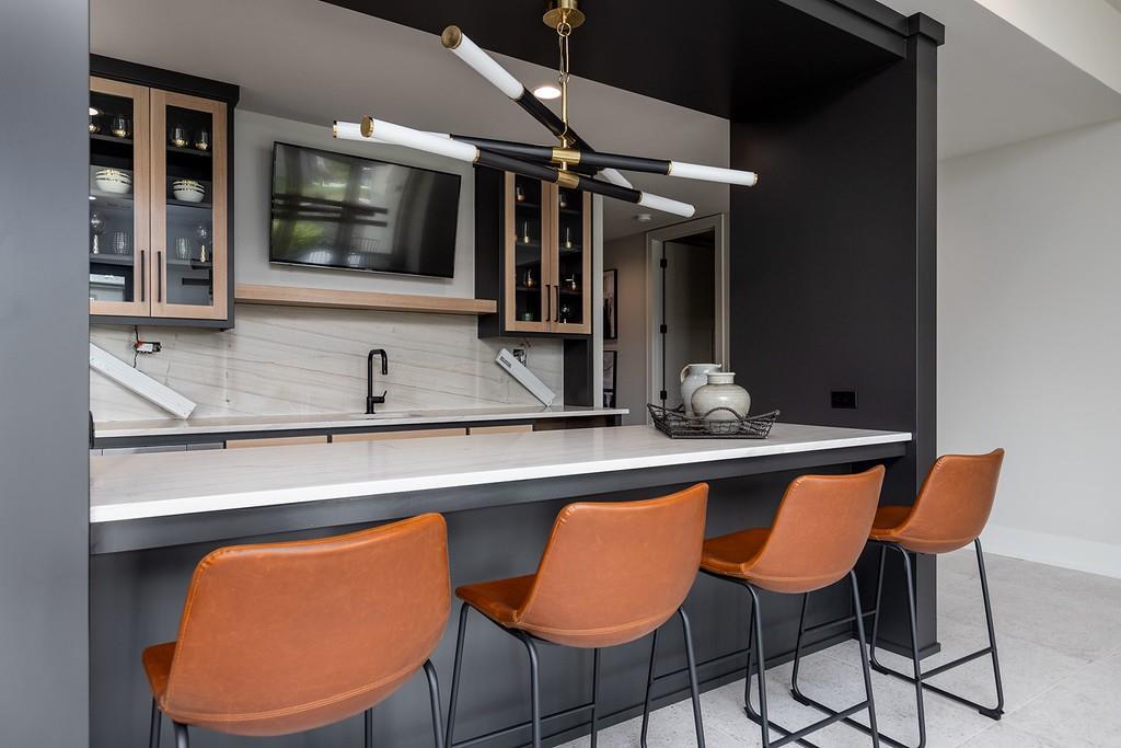 10205 N Bales Avenue