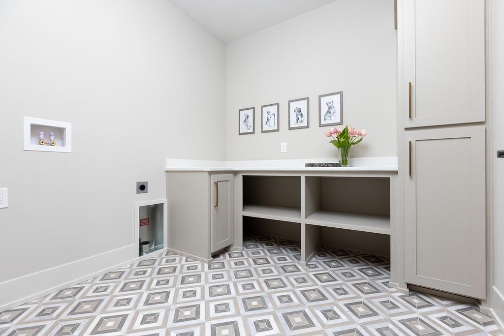 10205 N Bales Avenue