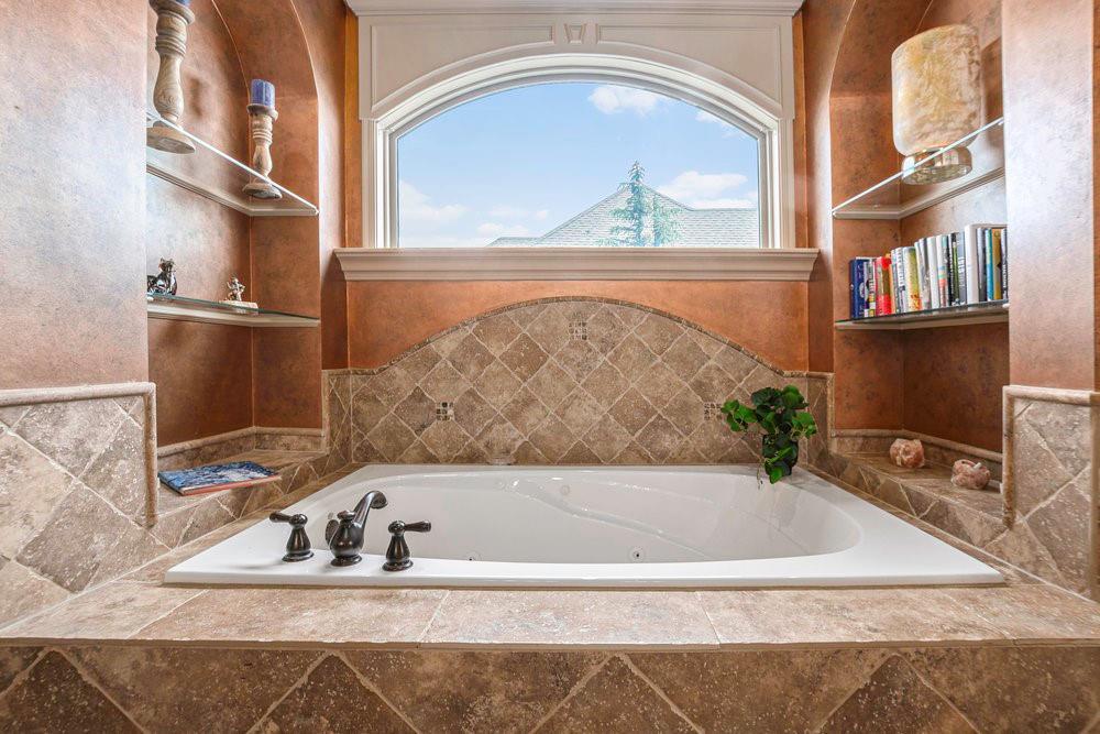 2520 NE 103rd Terrace