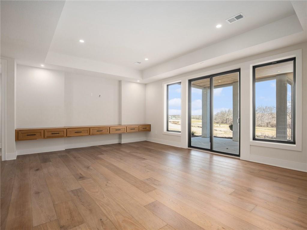 10143 N Kansas Court