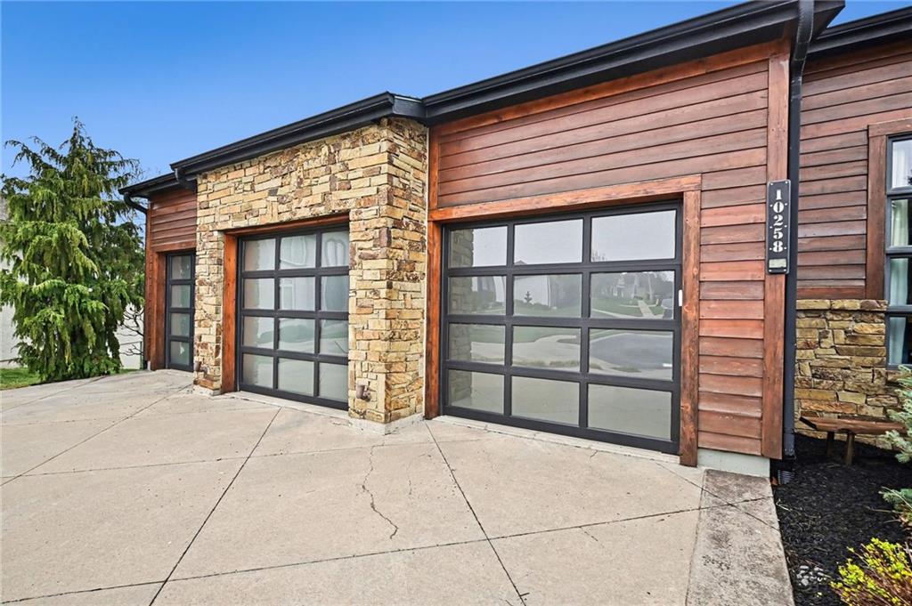 10258 N Kansas Avenue