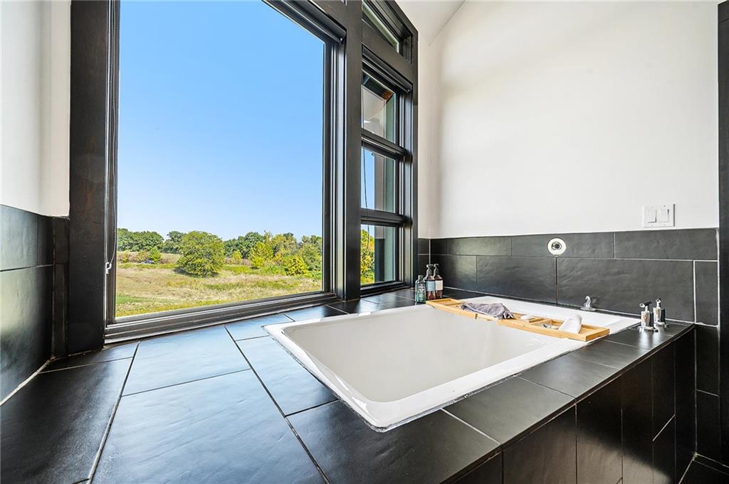 10258 N Kansas Avenue