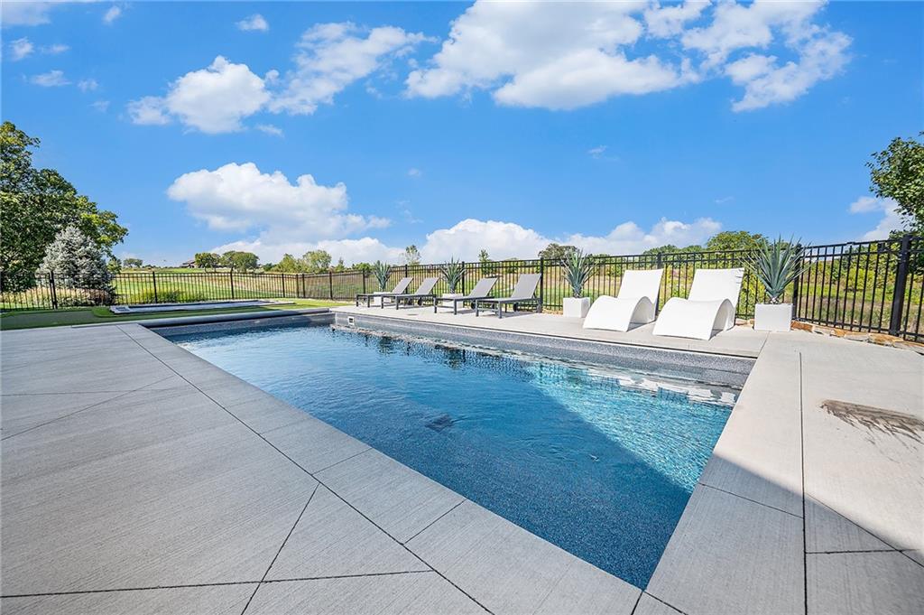 10258 N Kansas Avenue