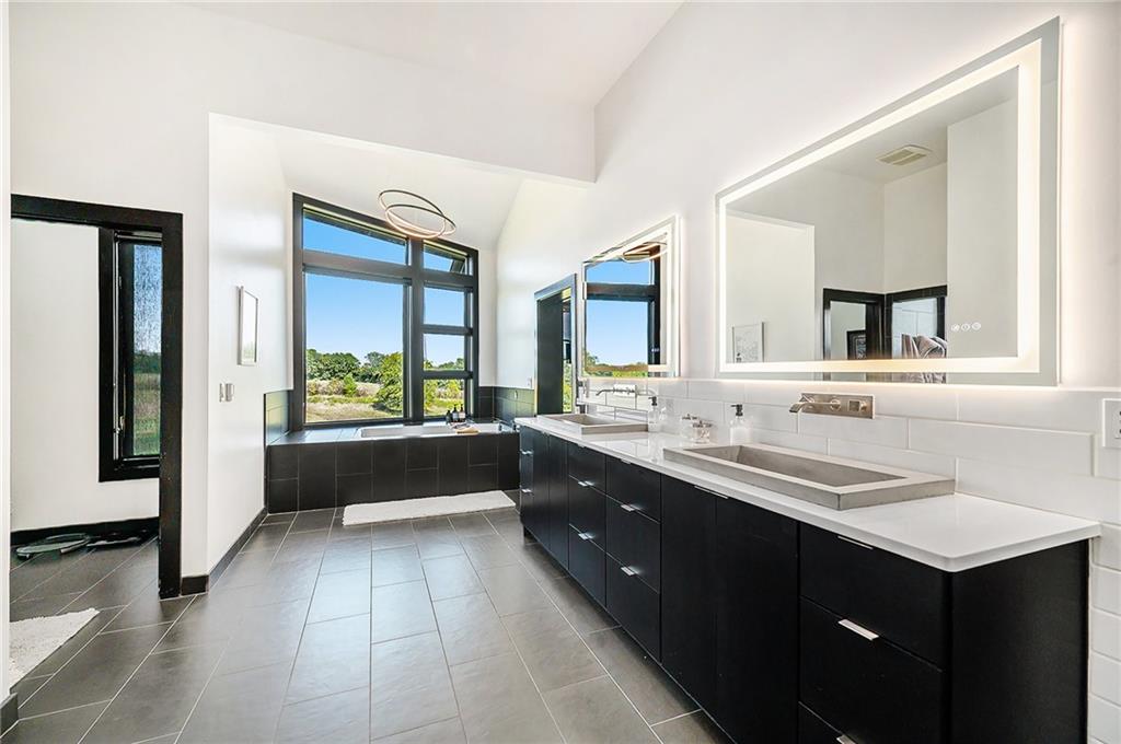 10258 N Kansas Avenue